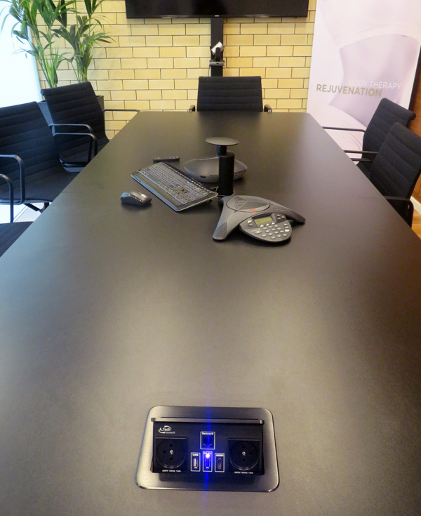 פנלי תקשורת וחשמל לשולחן ישיבות / קופסאות לשולחן חדרי ישיבות