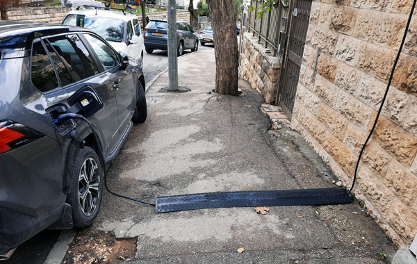 הגנת כבל טעינה לרכב חשמלי