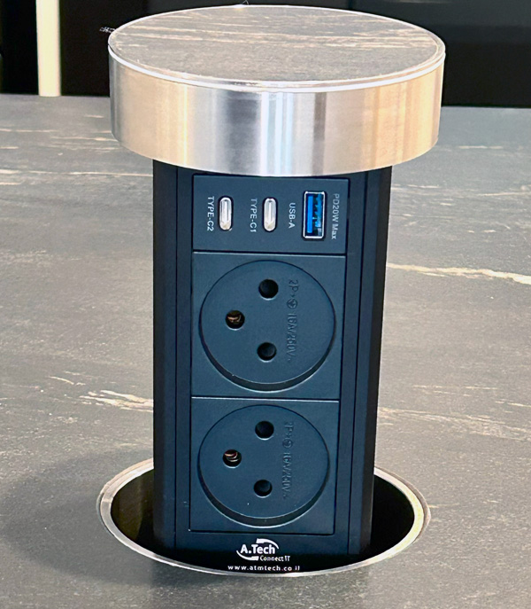 התקנת פנל שקעים חבוי אינטגרלי שחור בשיש מטבח שחור