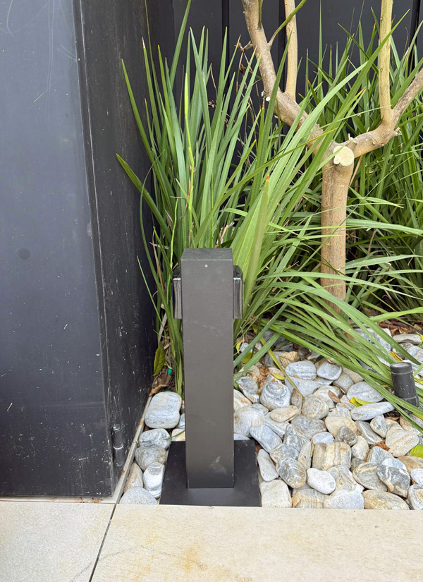 עמודון חוץ נירוסטה שחור