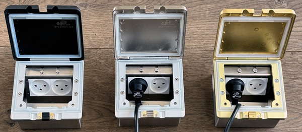 קופסת רצפה מוגנת מים במצב מחובר