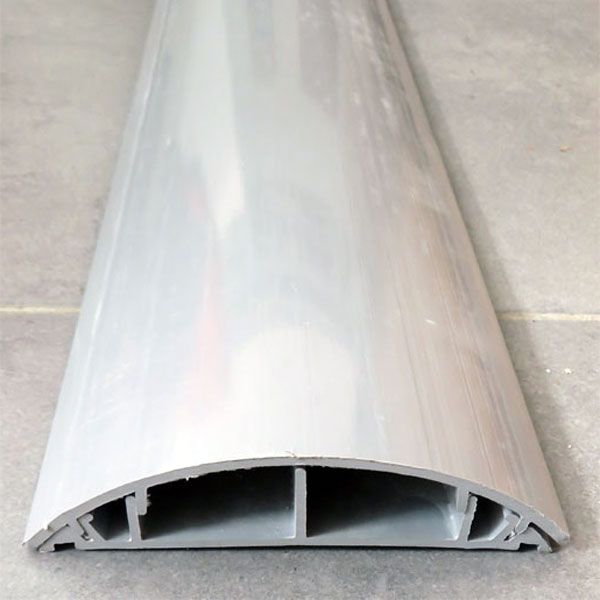 תעלות דריכה קשיחות מ- PVC